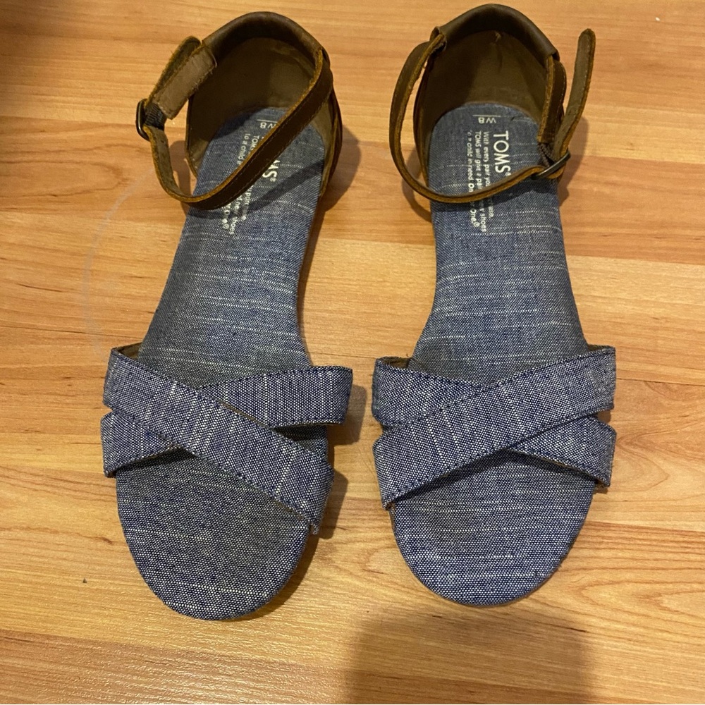 Tom’s flat sandals size 8 denim crisscross ankle strap blue